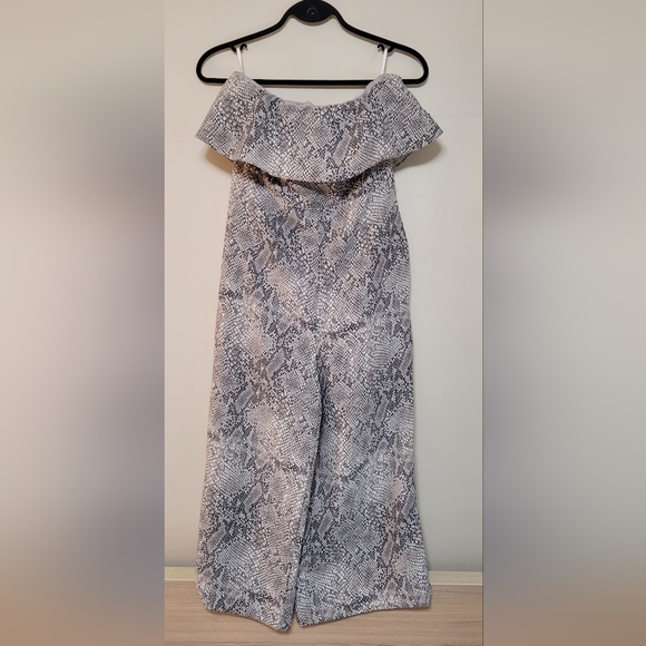 Aritzia Babaton Flutter Jumpsuit 6 - Picture 1 of 2